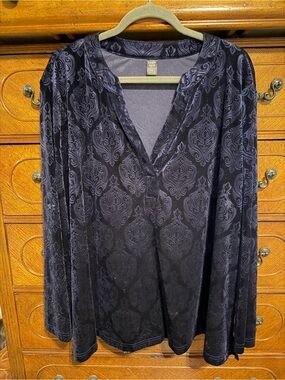 Velvet Paisley V-Neck Tunic in Navy